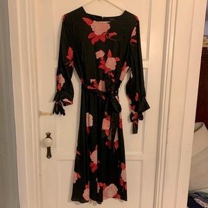 Who What Wear black mid calf length cotton dress w roses, size M